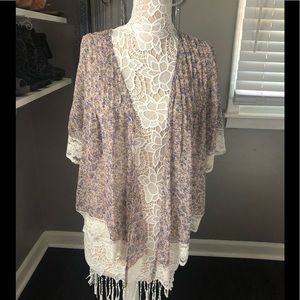 Flower kimono with lace trim